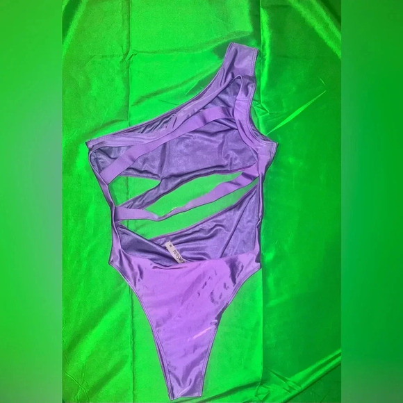 Icon Swim Swimsuit size Medium - Picture 2 of 4